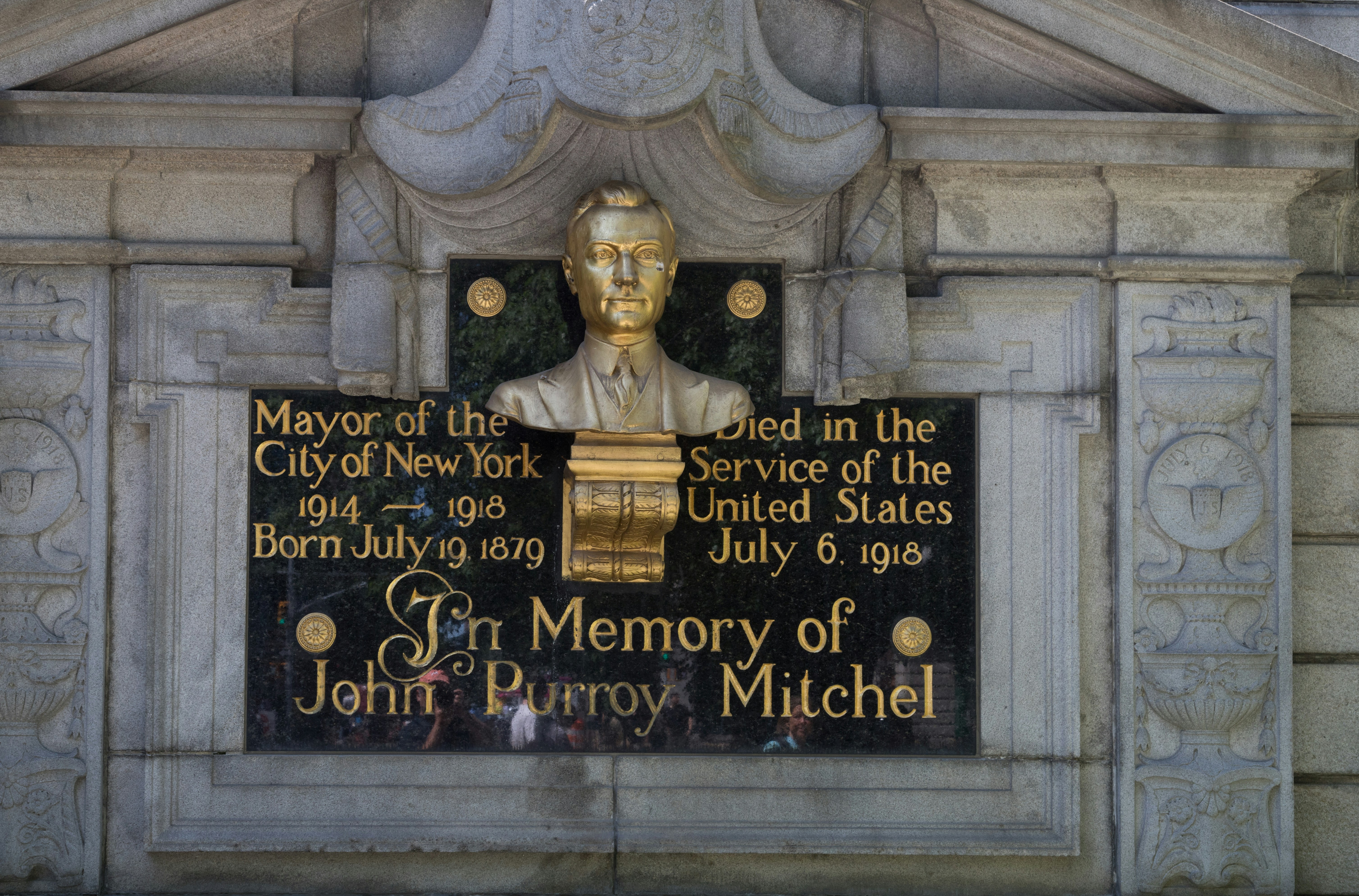 a memorial with a bust of a man on it