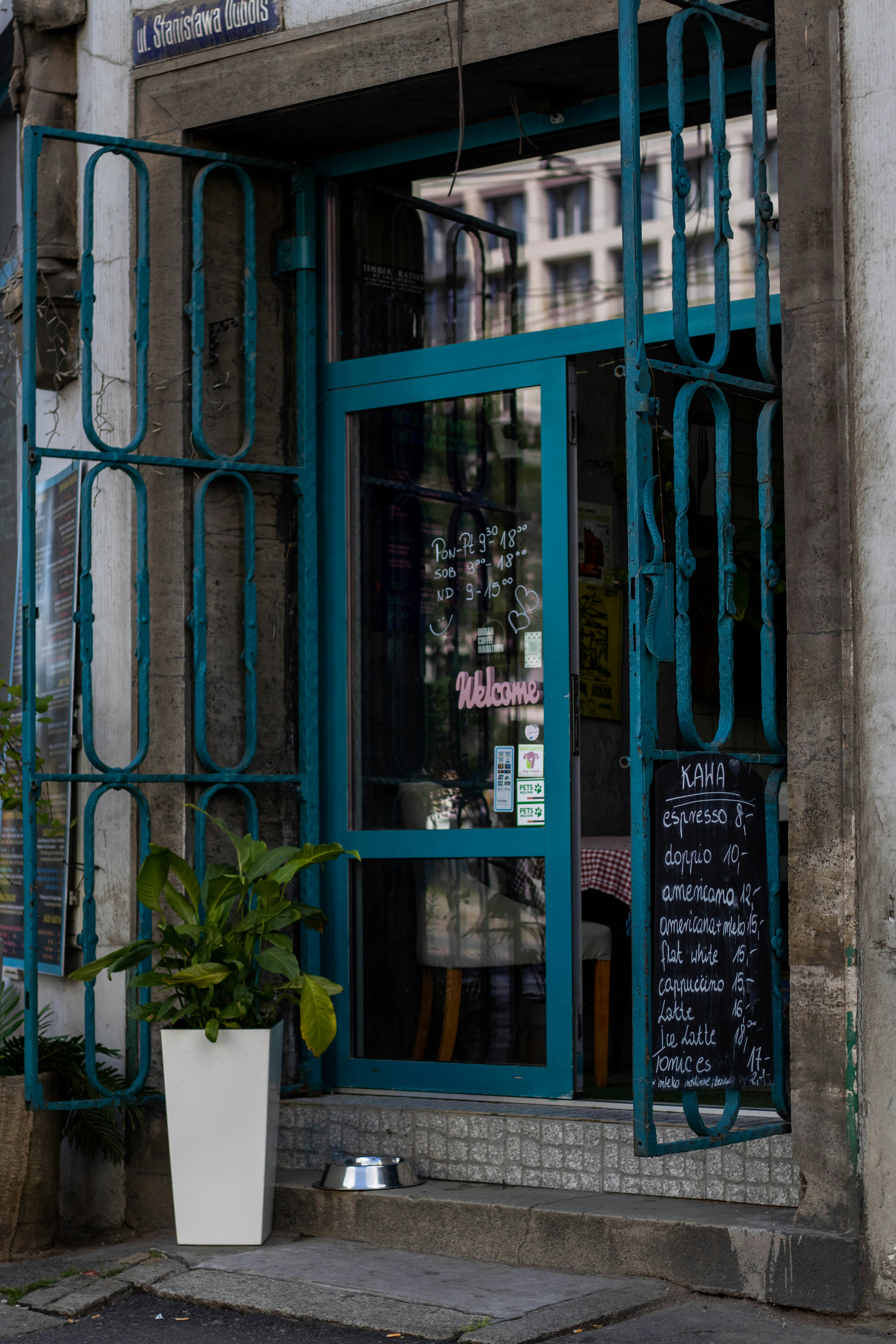 Photo by luizalubinska