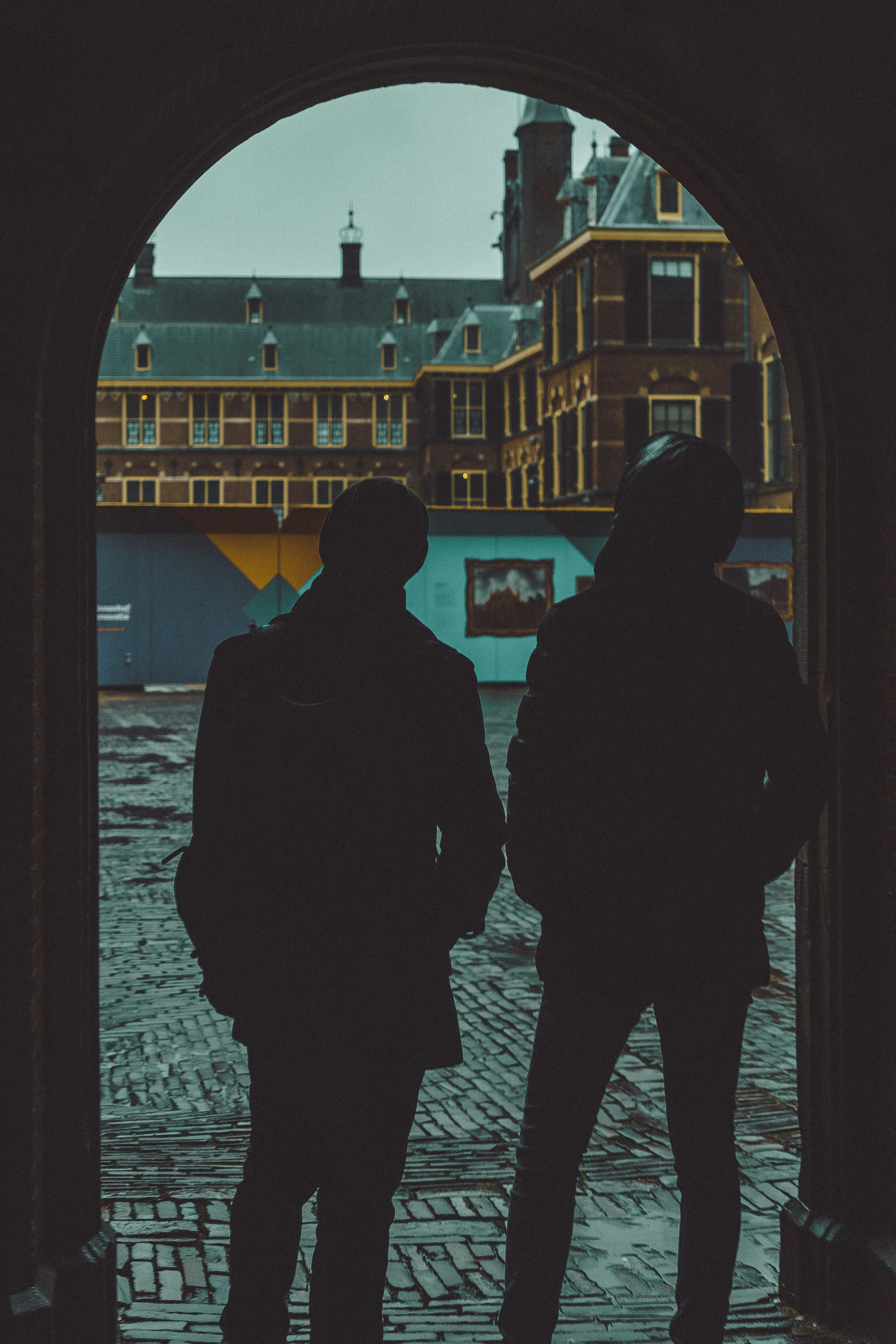 photo-1672571017318-cd0d87635095?ixid=M3wxMjA3fDB8MXxzZWFyY2h8MTl8fGVzY2FwZXJvb20lMjBncnVwcGUlMjBhc2NoYWZmZW5idXJnfGVufDB8fHx8MTc1NjM5NTc4N3ww\u0026ixlib=rb-4.1.0