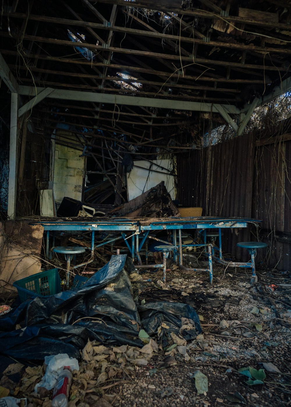 a table and some chairs in a room