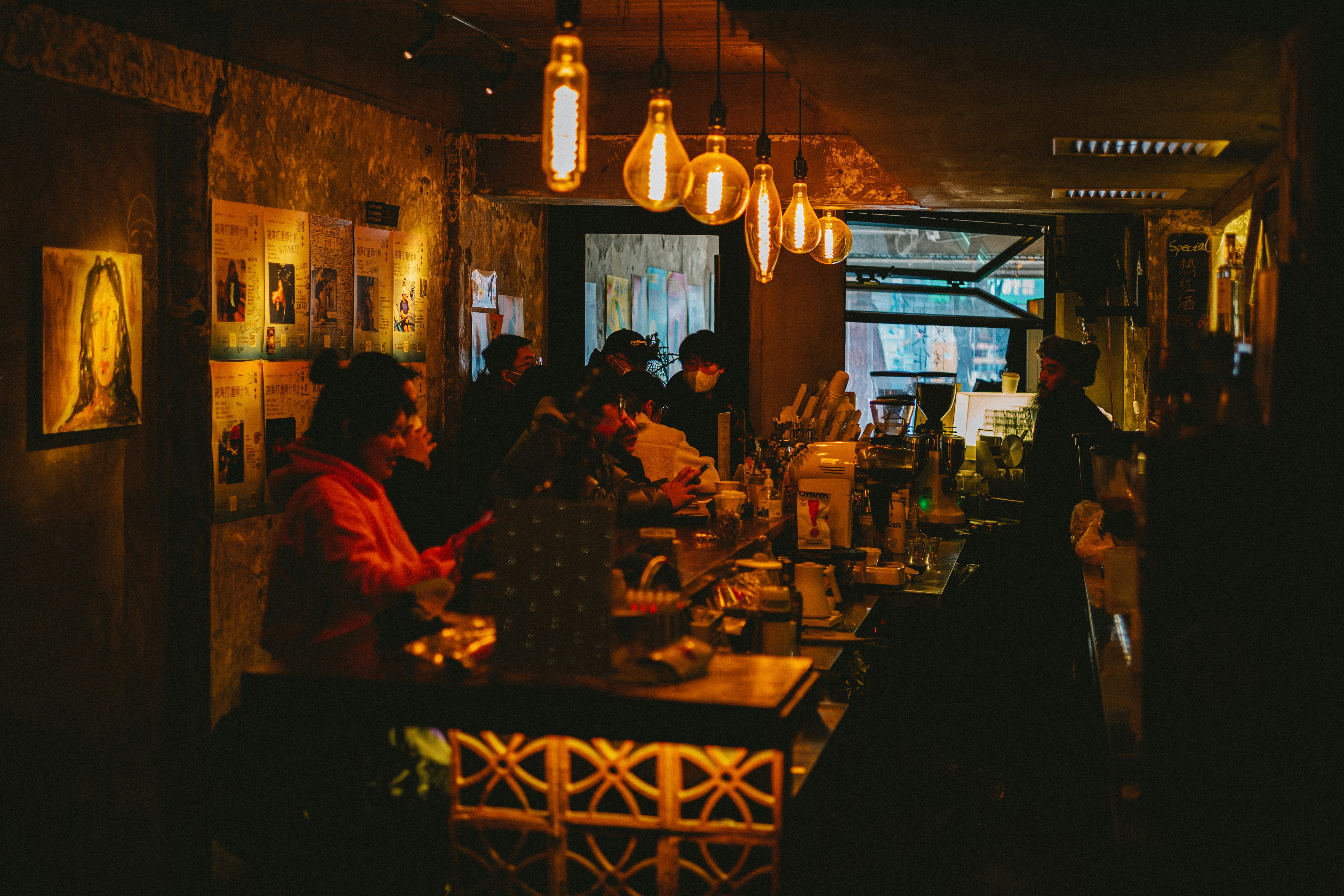 Image de Budget DJ hard techno pour l’inauguration d’un restaurant à Paris : guide complet