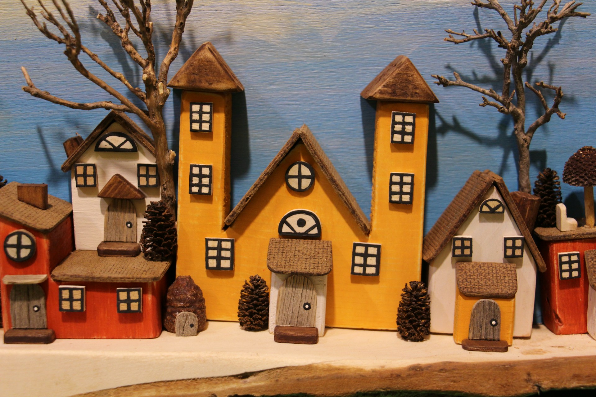 a group of small houses sitting on top of a shelf