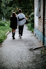 Symbolbild Paartherapie/Paarcoaching: Beines eines jungen Paares