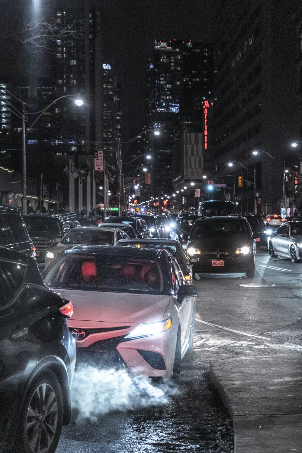 a city street filled with lots of traffic at night