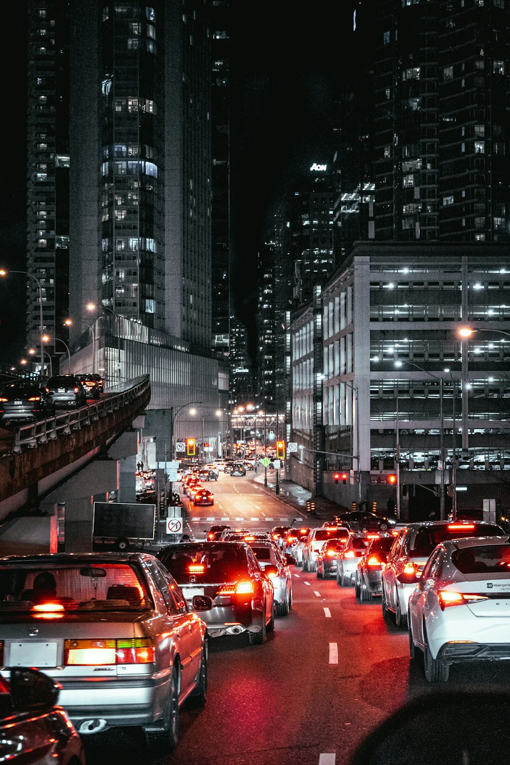 a city street filled with lots of traffic at night