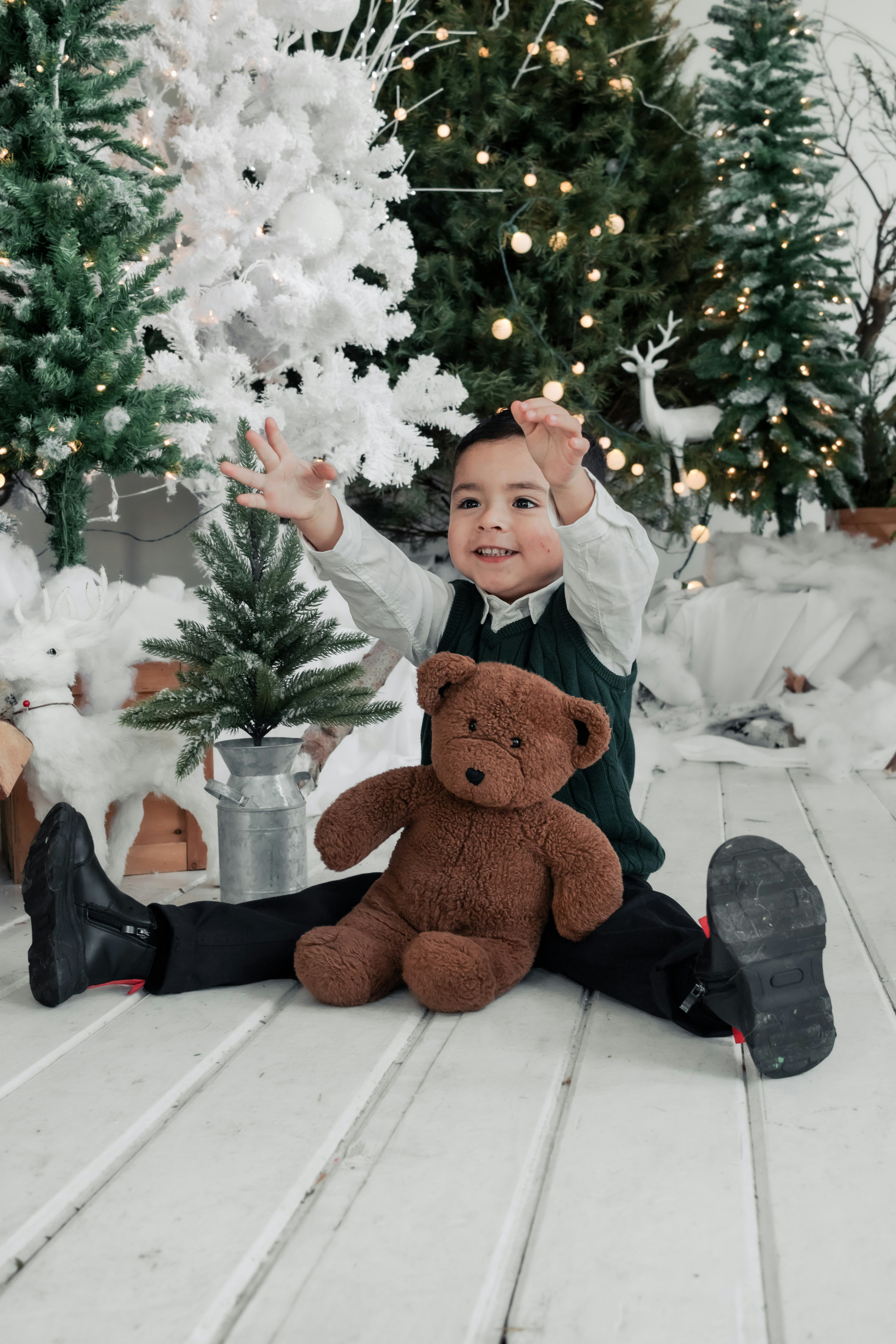 A little boy sitting on the floor with a teddy bear photo – Free ...