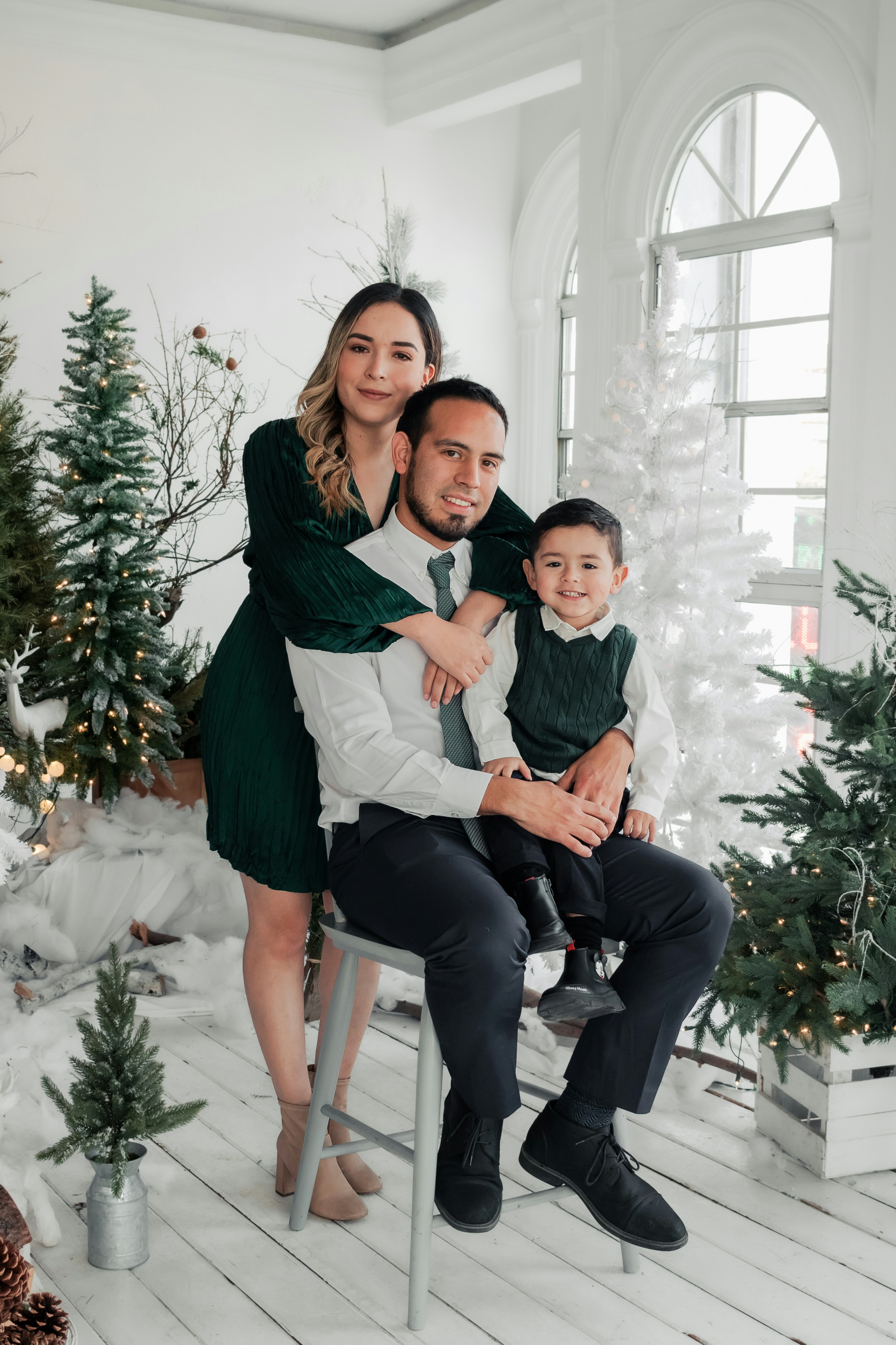 great photo recipe,how to photograph a man, woman and child sitting on a chair in front of a christmas tree