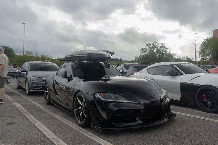 Thule roof bars for cars with rails