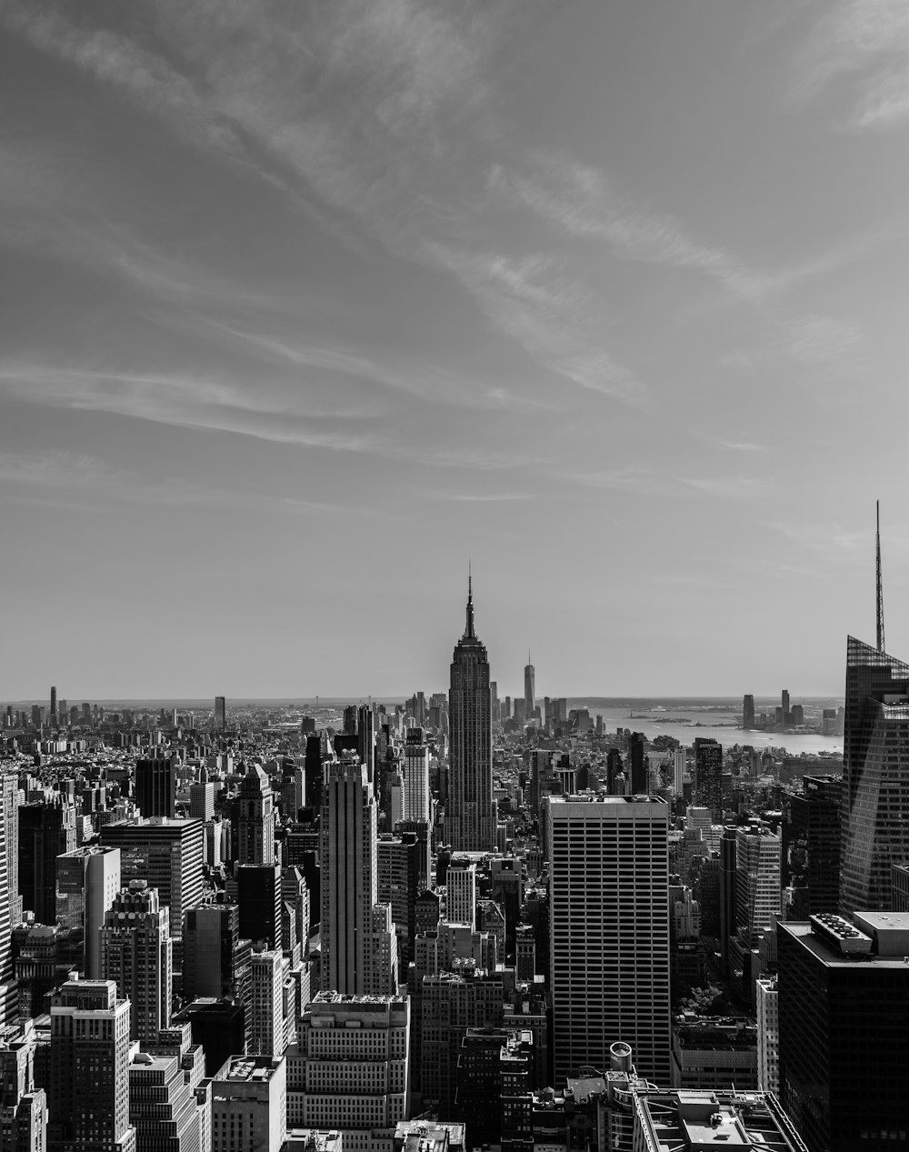 a black and white photo of a city skyline