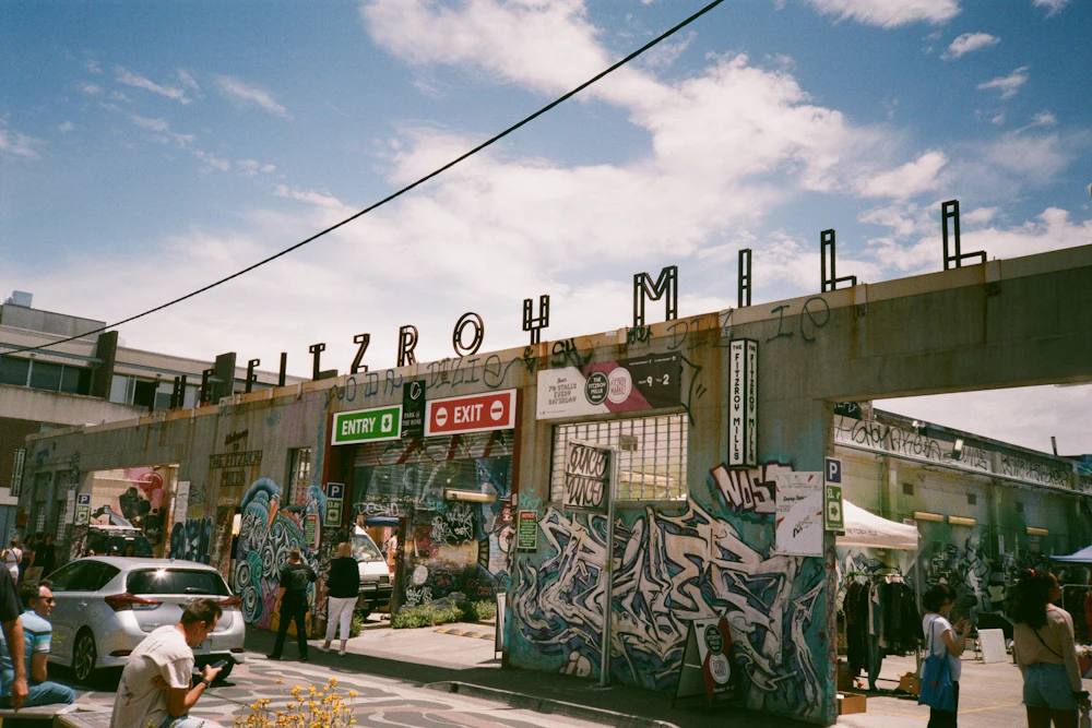 Calle de Fitzroy con arte urbano, Melbourne