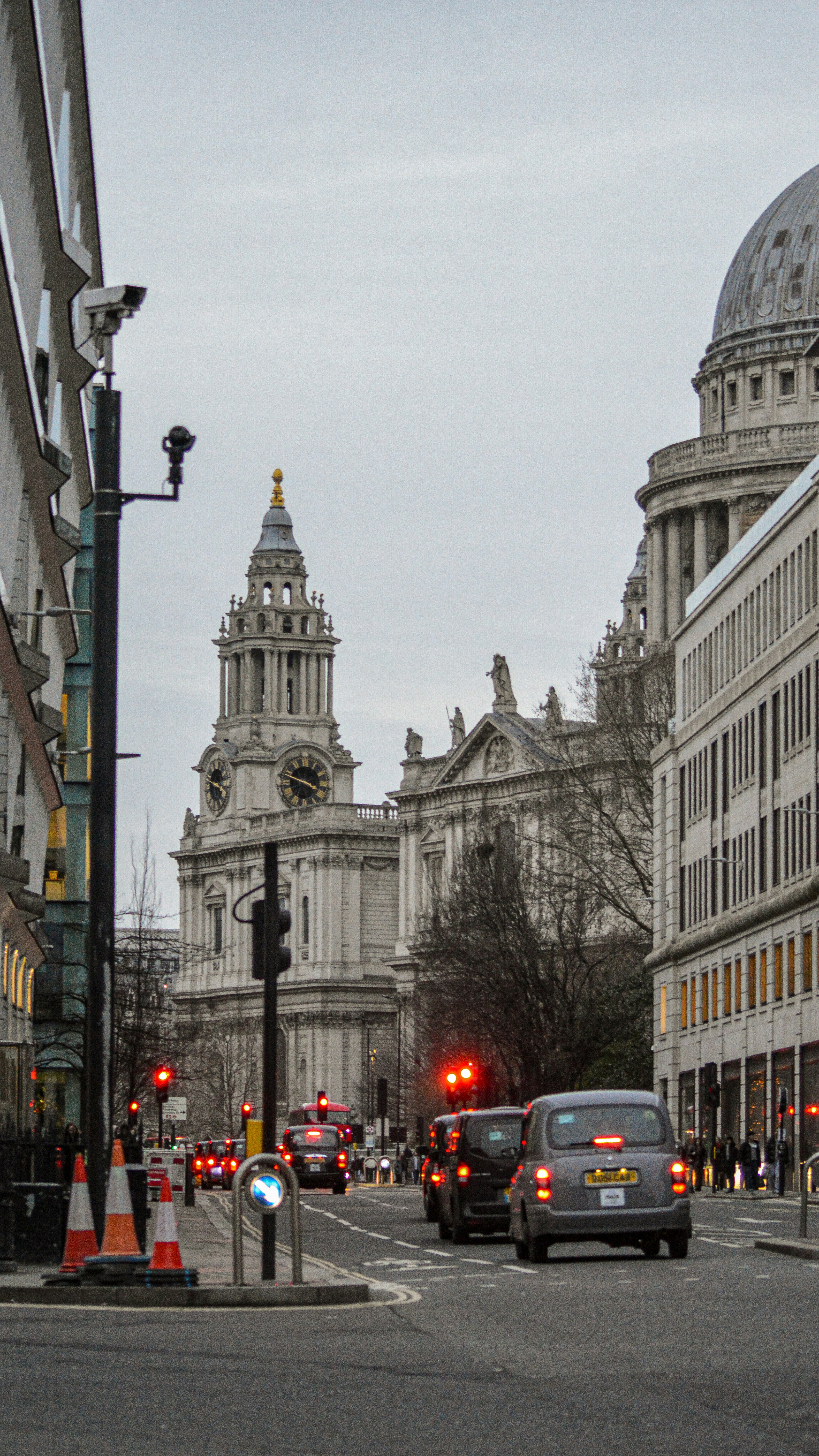 A city street filled with traffic next to tall buildings photo – Free ...