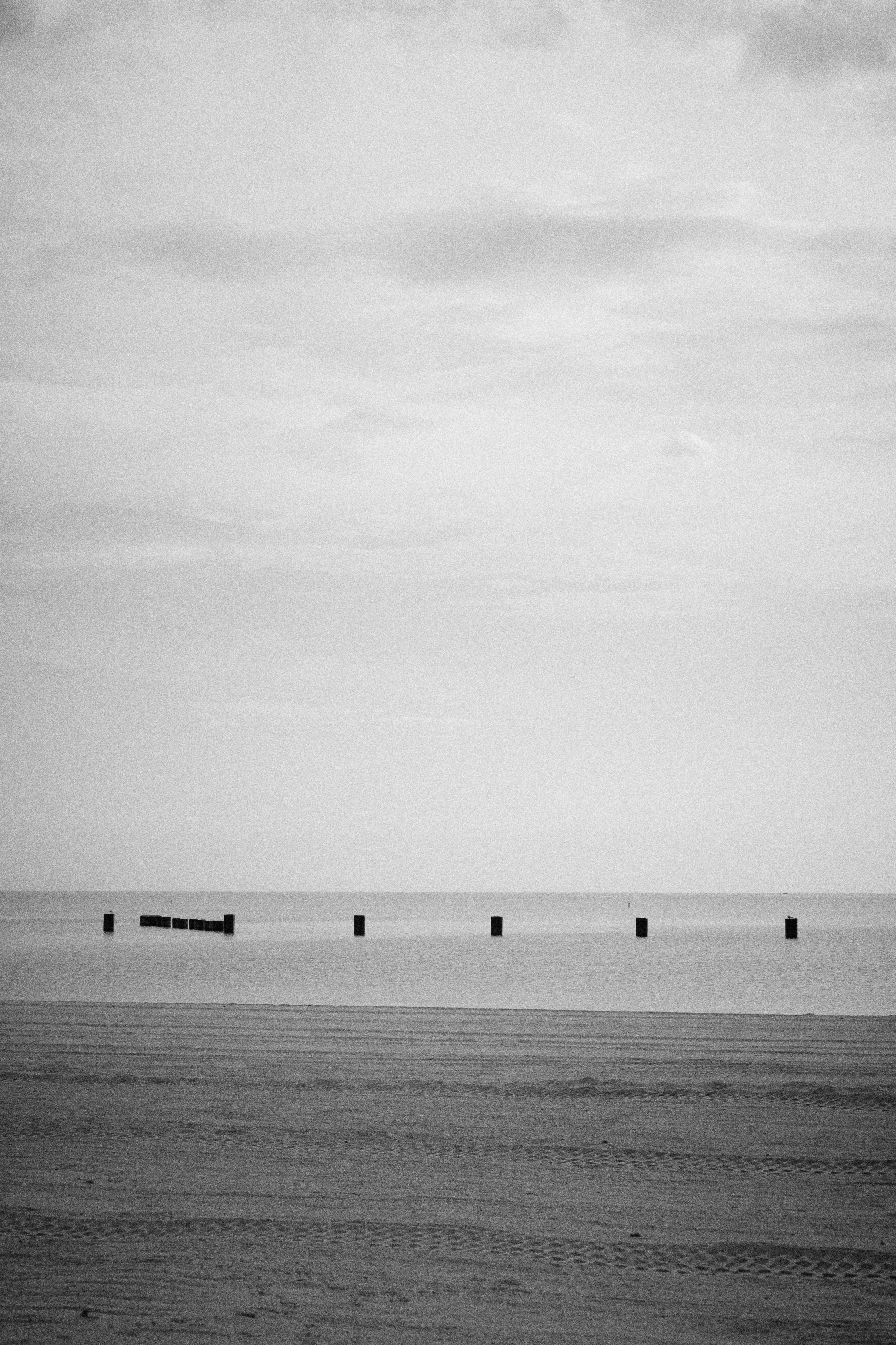 海の白黒写真