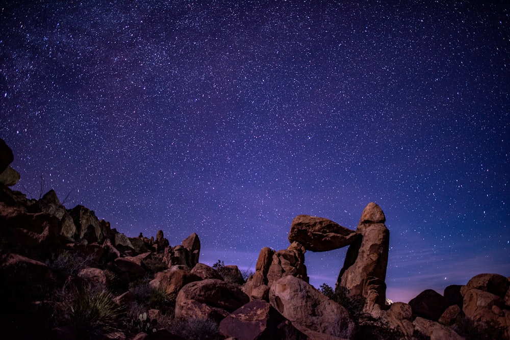 the night sky is filled with stars and rocks
