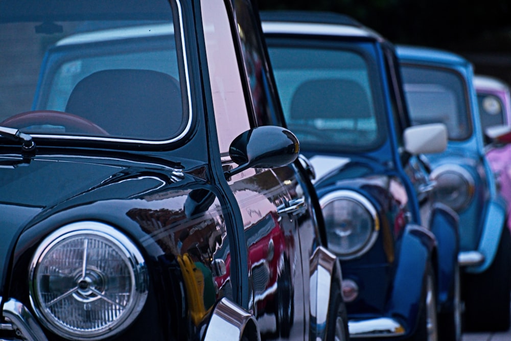 a row of cars parked next to each other