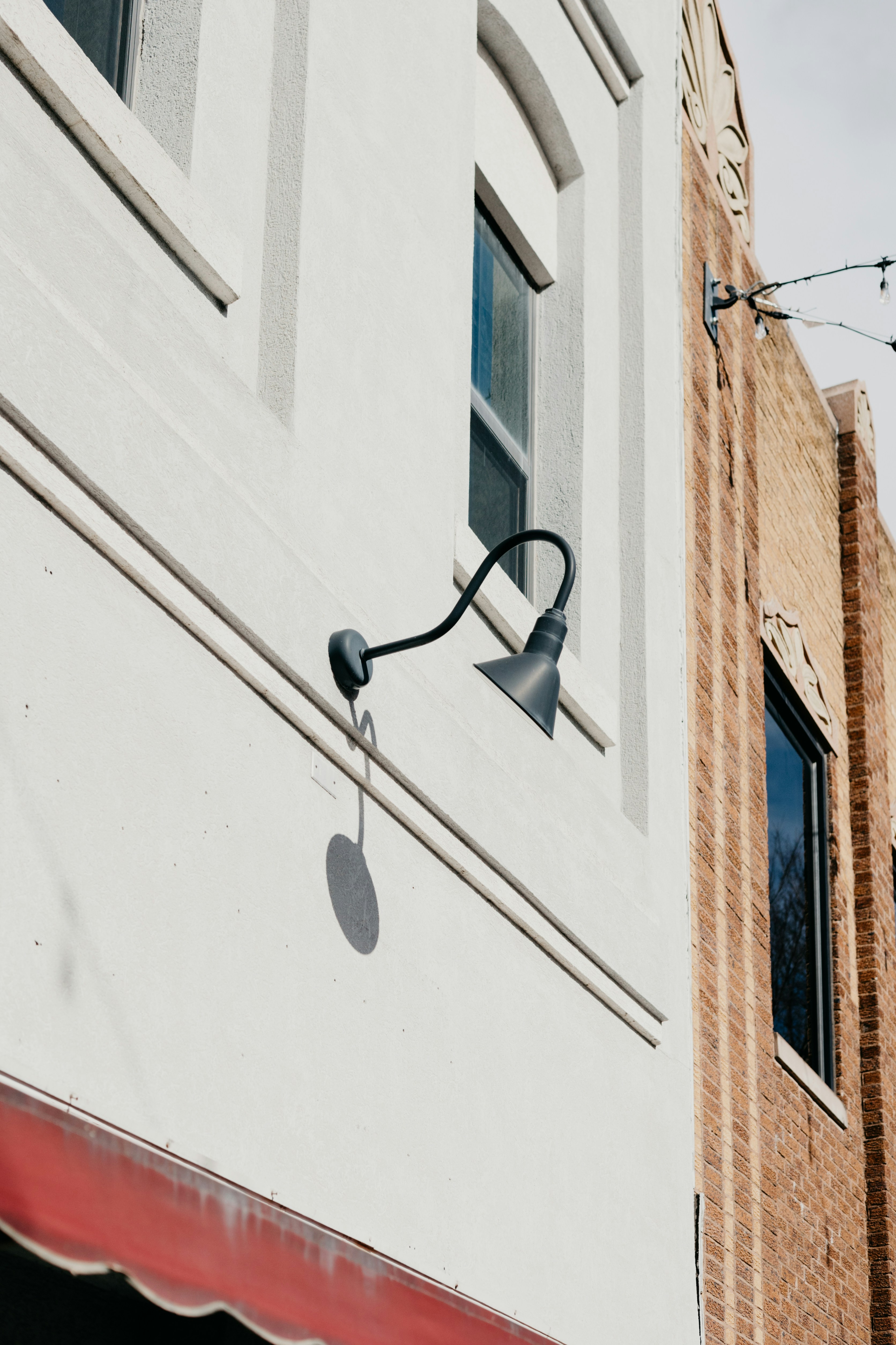 a street light on the side of a building