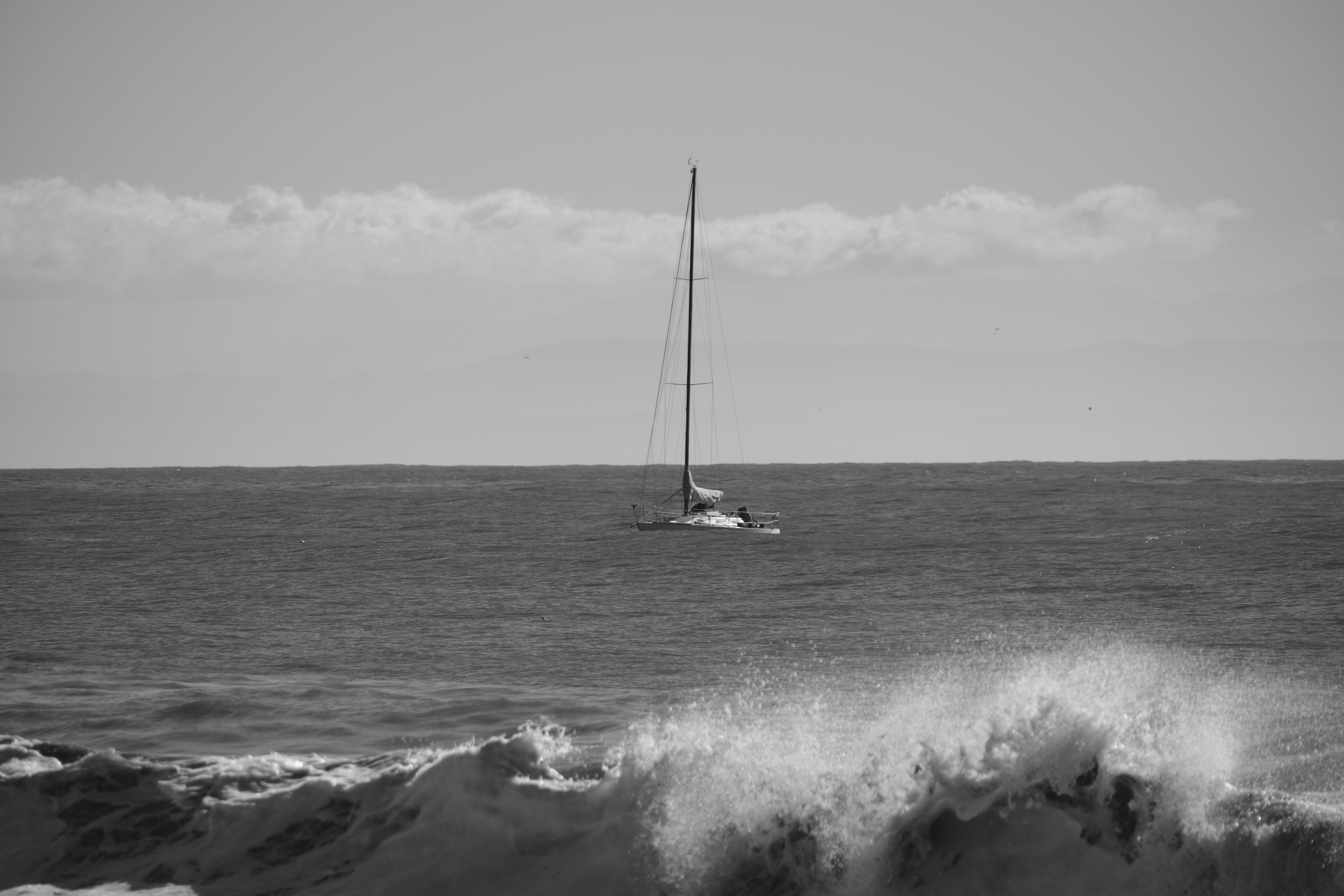 A sailboat in the middle of a large body of water photo – Free Sea ...