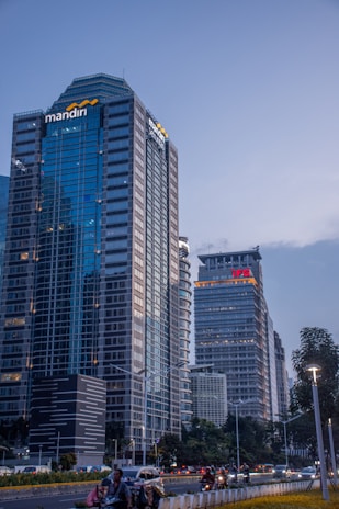 a tall building sitting next to a street filled with traffic
