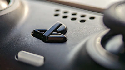 Close-up of a high-resolution image of a used video game case with visible condition details.
