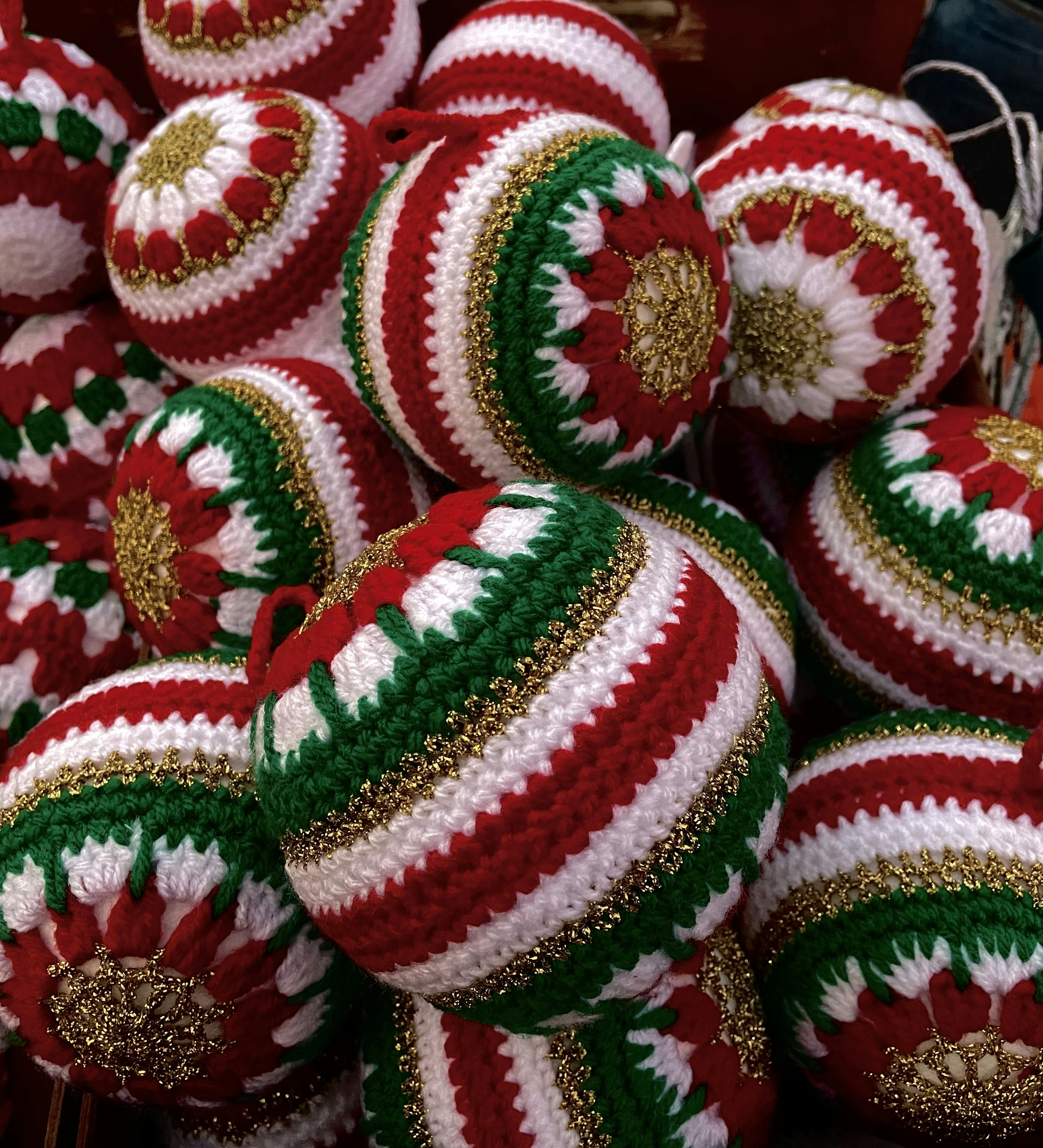 christmas yarn texture, wallpaper, Christmas Yarn Crafts for Adults: Festive DIY Ideas 3