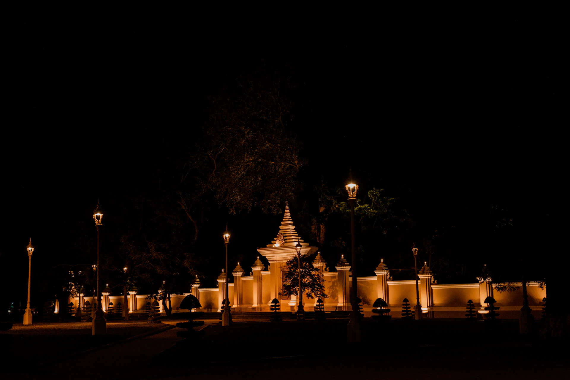 Pre-wedding photoshoot at Udaipur palace — World Through Lens