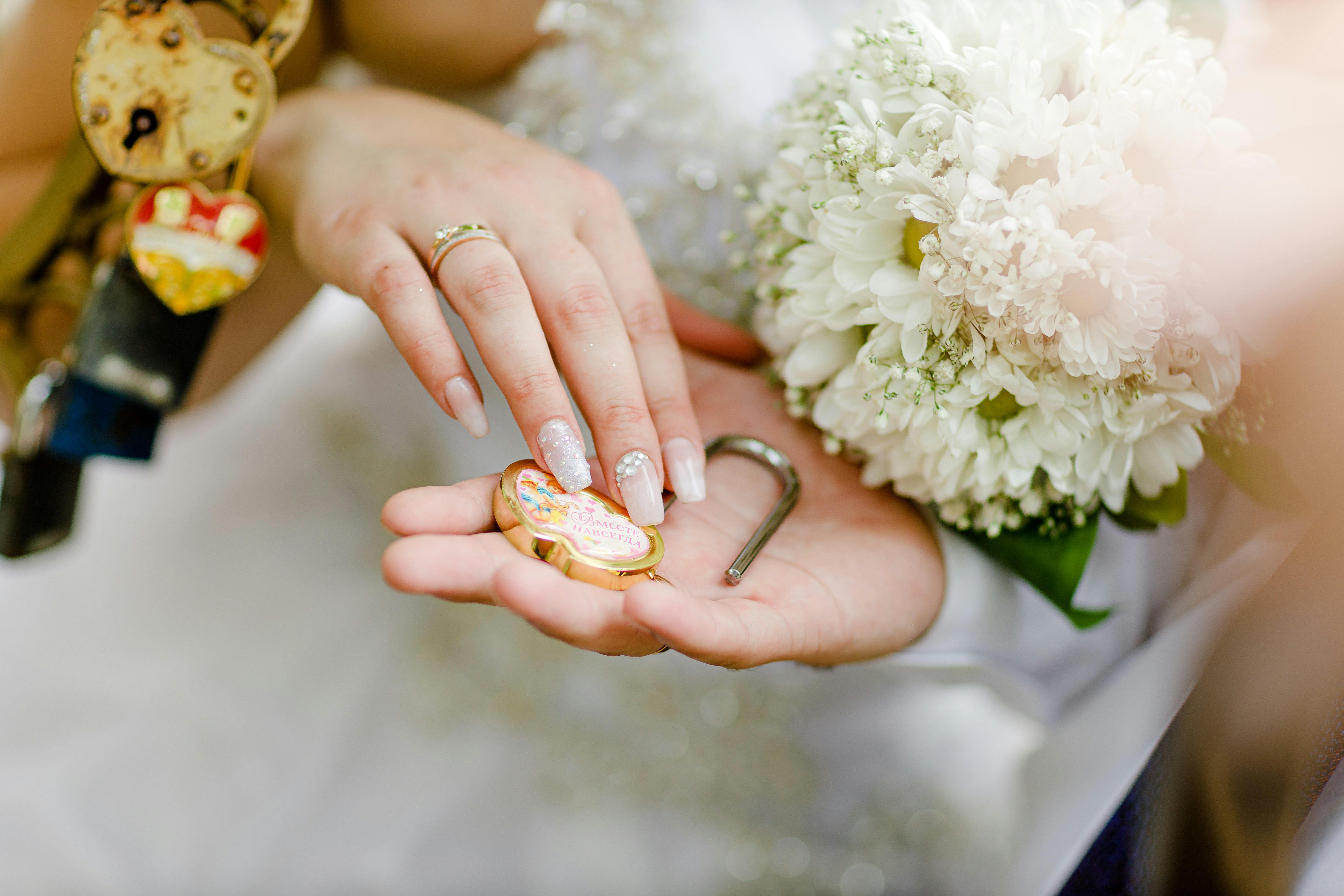 wedding ring, flower petals, cute children, wedding ceremony, ilustrasi artikel The Great Debate: Should You Have a Ring Bearer or Flower Girl?  7