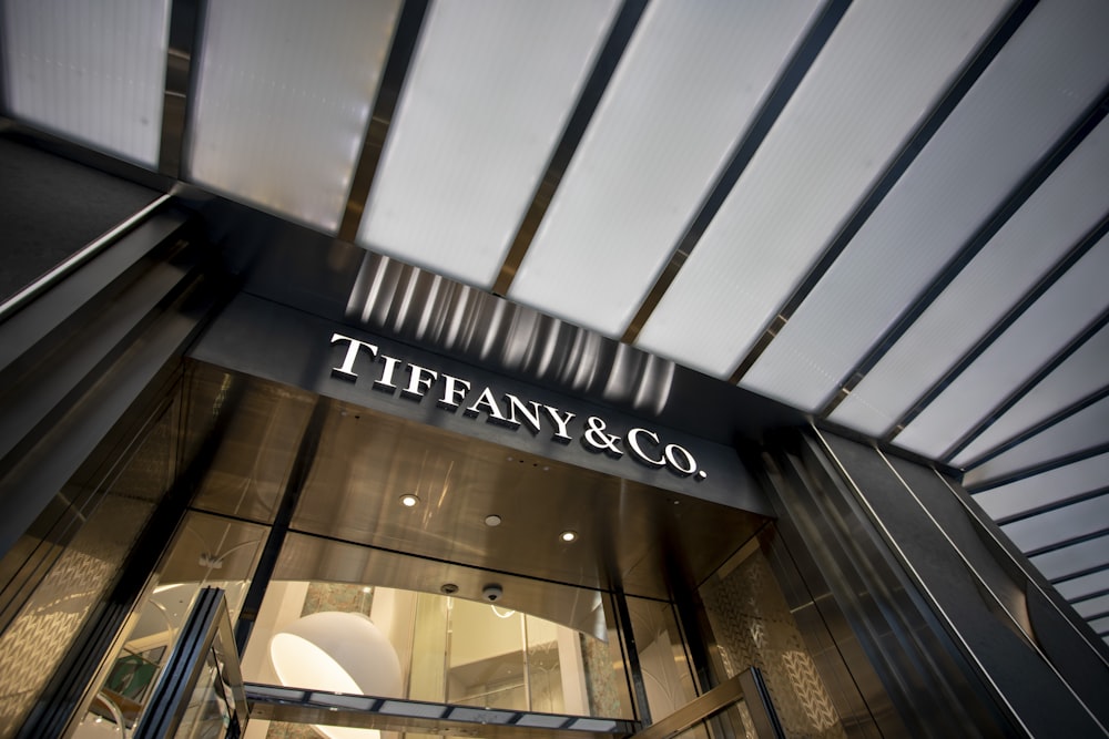 the entrance to tiffany & co in new york city