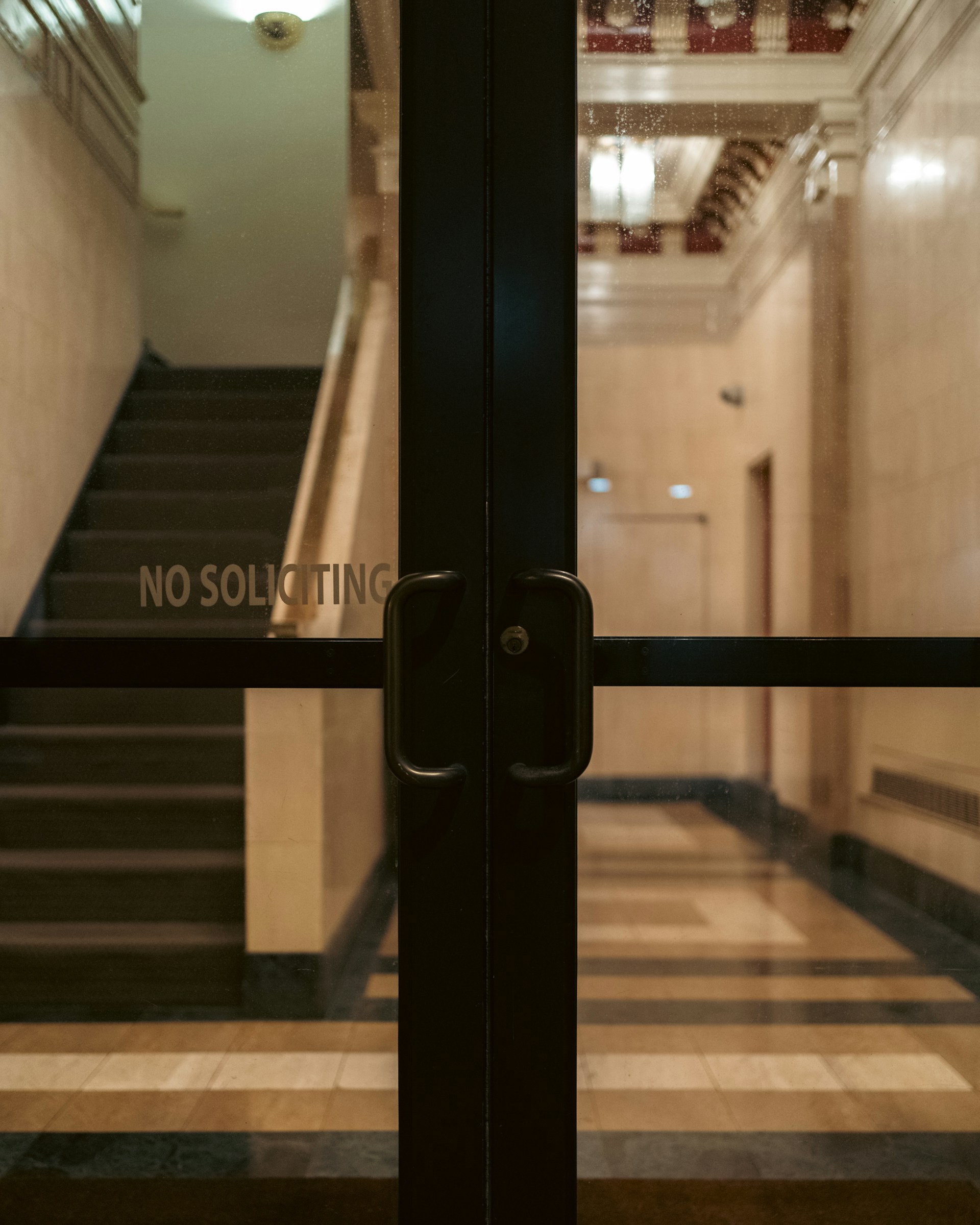 gray computer monitor