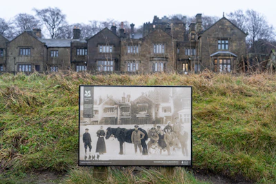 Close-up of an old photograph displayed on the échovernier website showing Vernier's past.