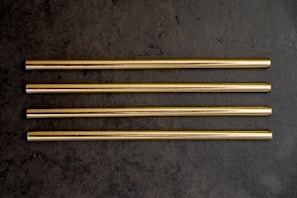 A set of stainless steel straws in various sizes.