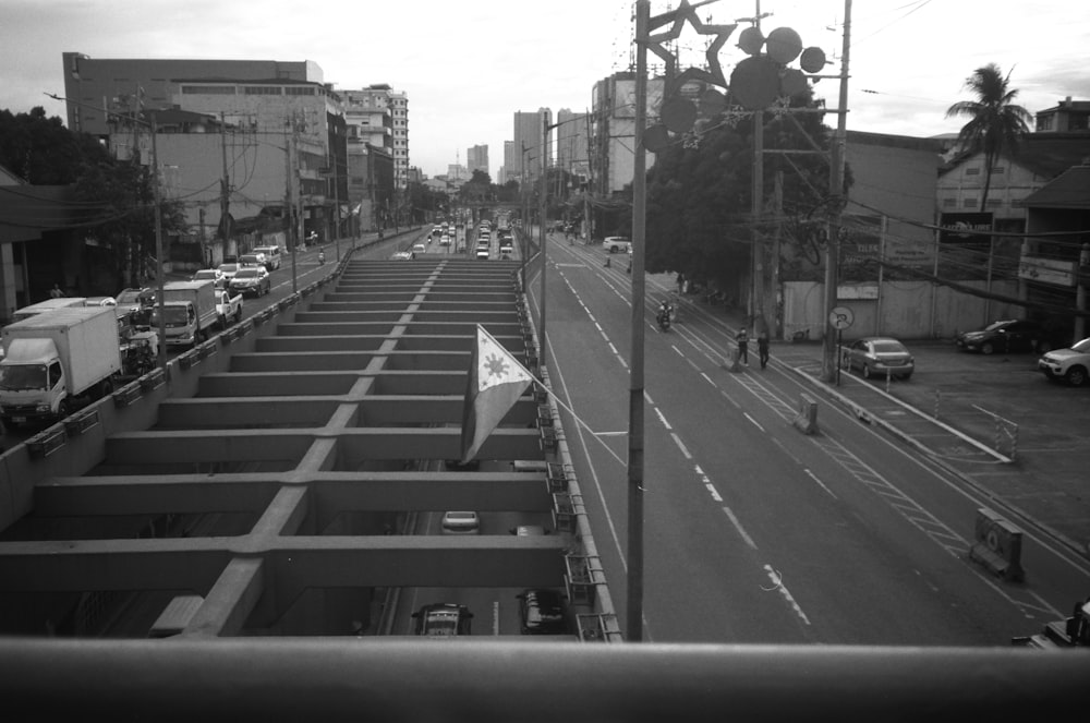 a black and white photo of a city street