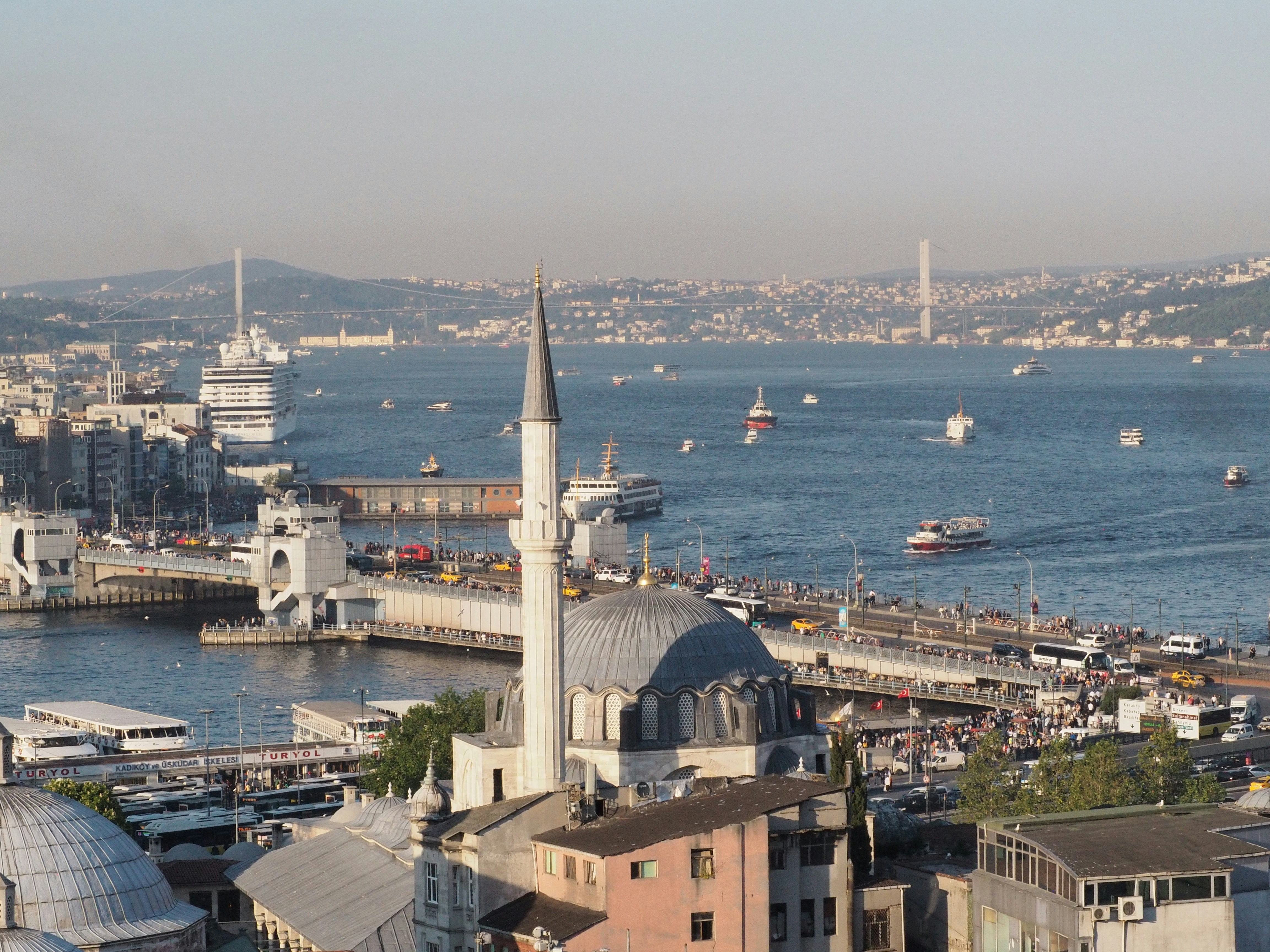 Photo by behnazyosofi