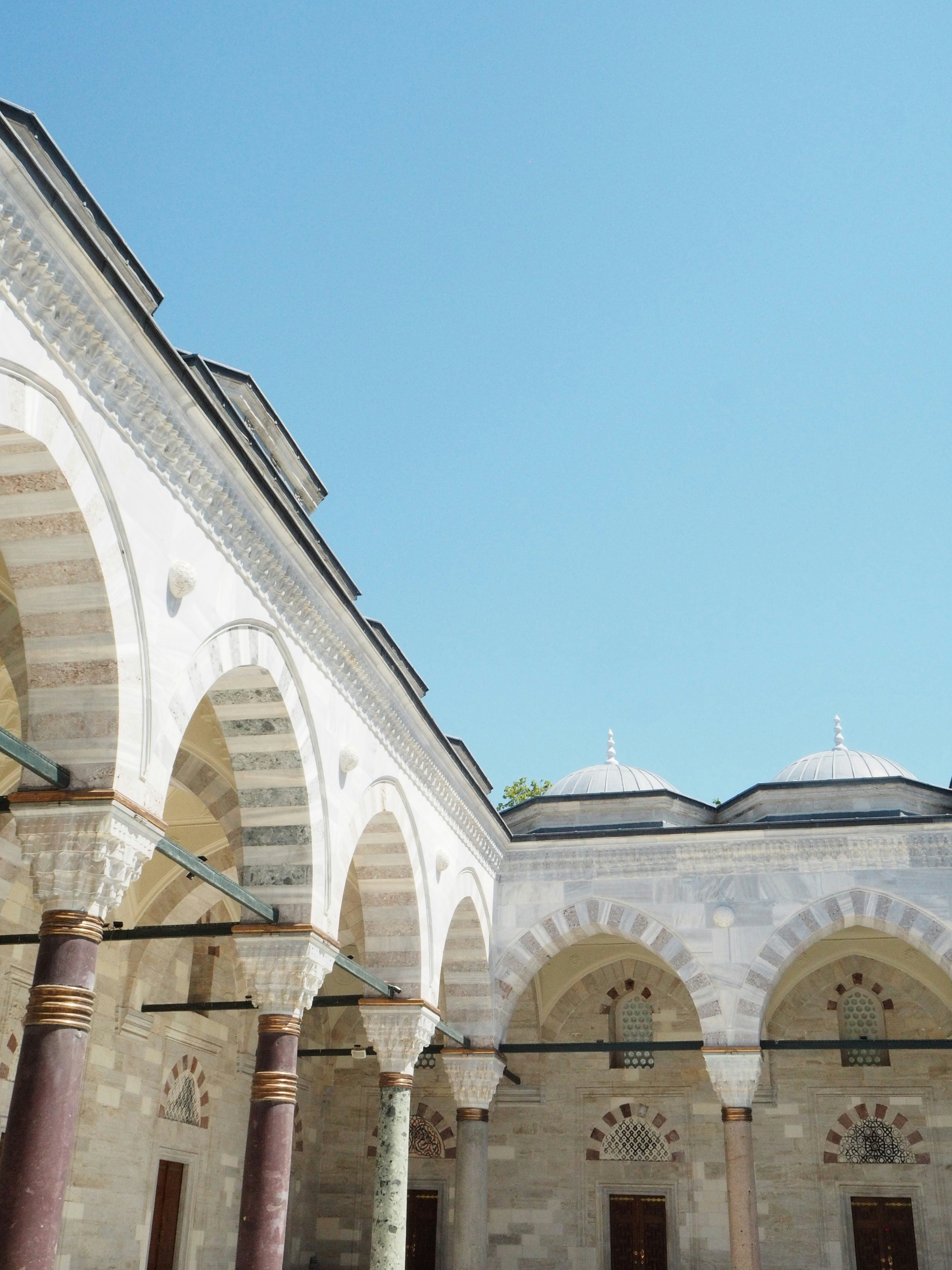 Photo by behnazyosofi