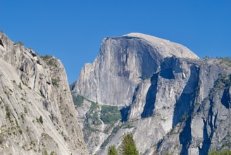 A serene view of El Peñón’s towering rock against a clear blue sky.