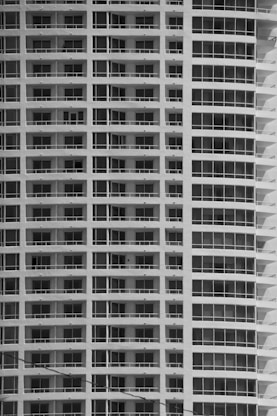 a  photo of a tall building painted white