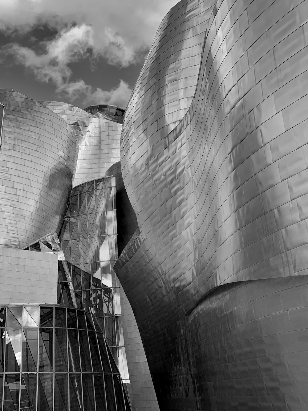 a black and white photo of a building