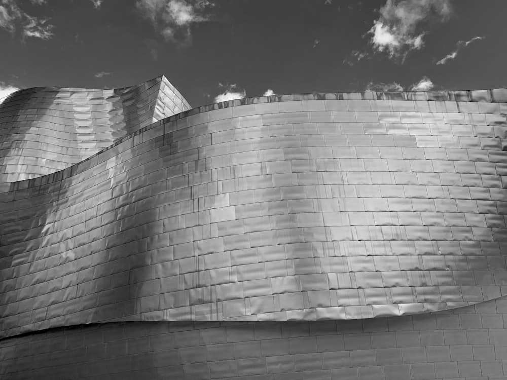 a black and white photo of a building