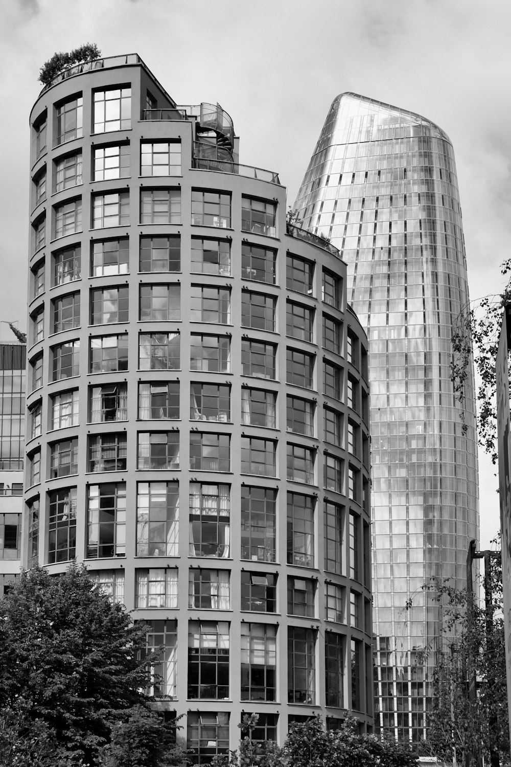 a black and white photo of a tall building