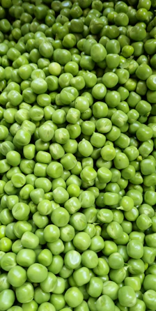 a pile of green peas sitting next to each other