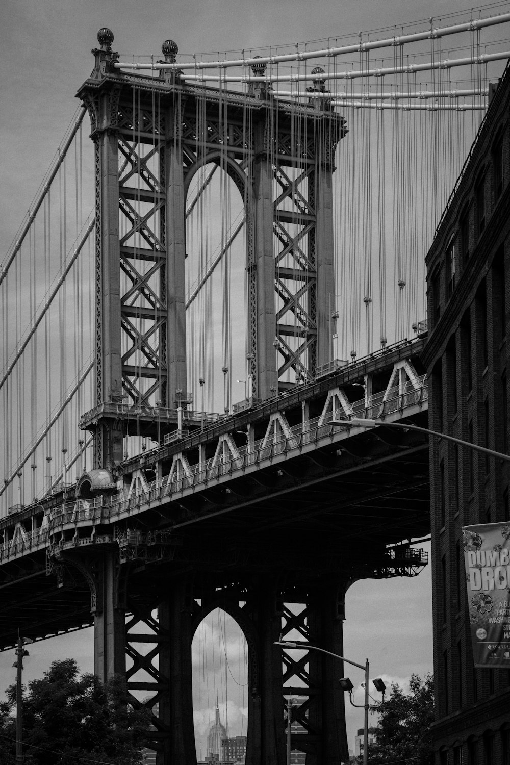 a black and white photo of the brooklyn bridge