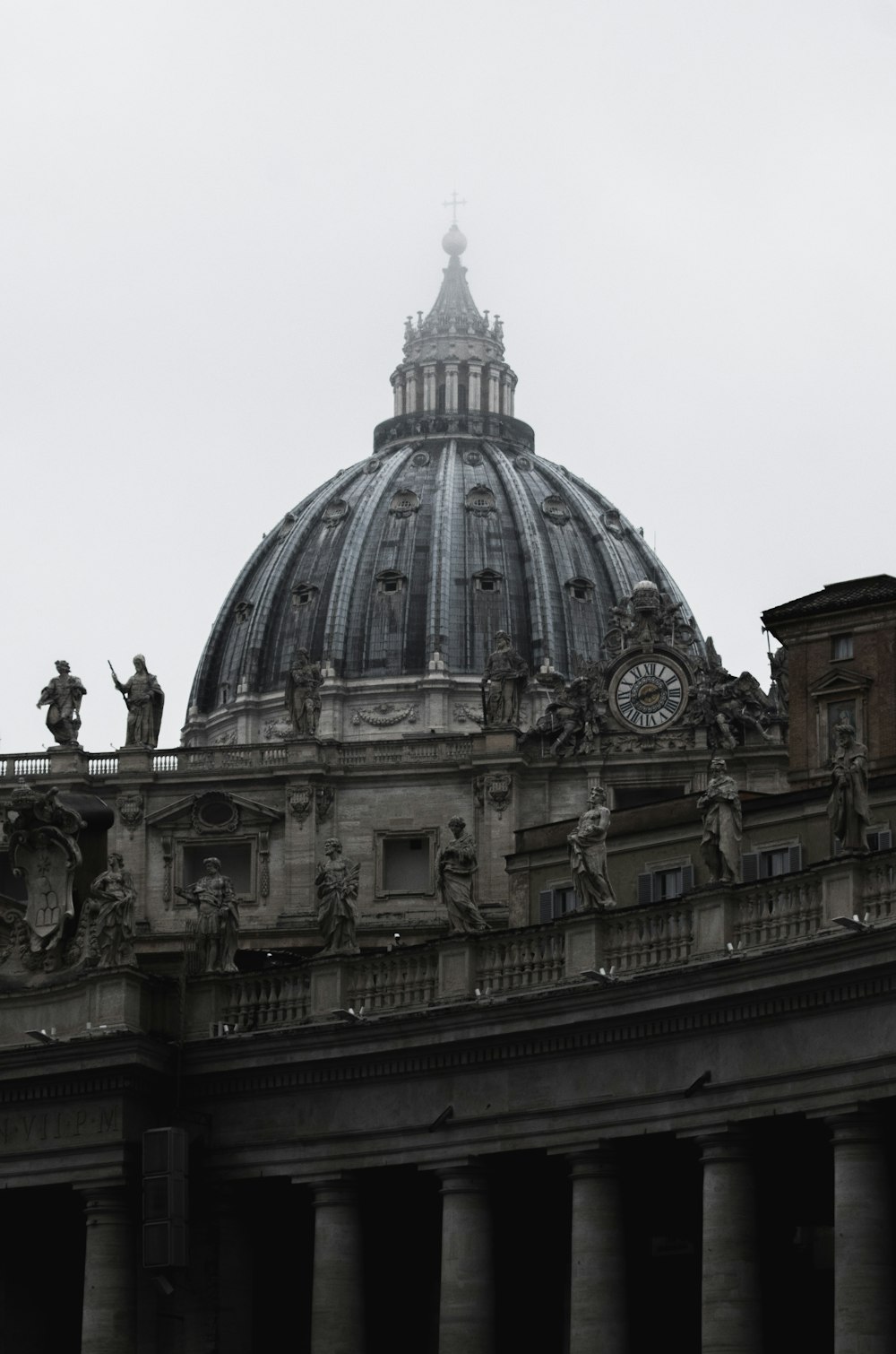 a large dome with statues on top of it