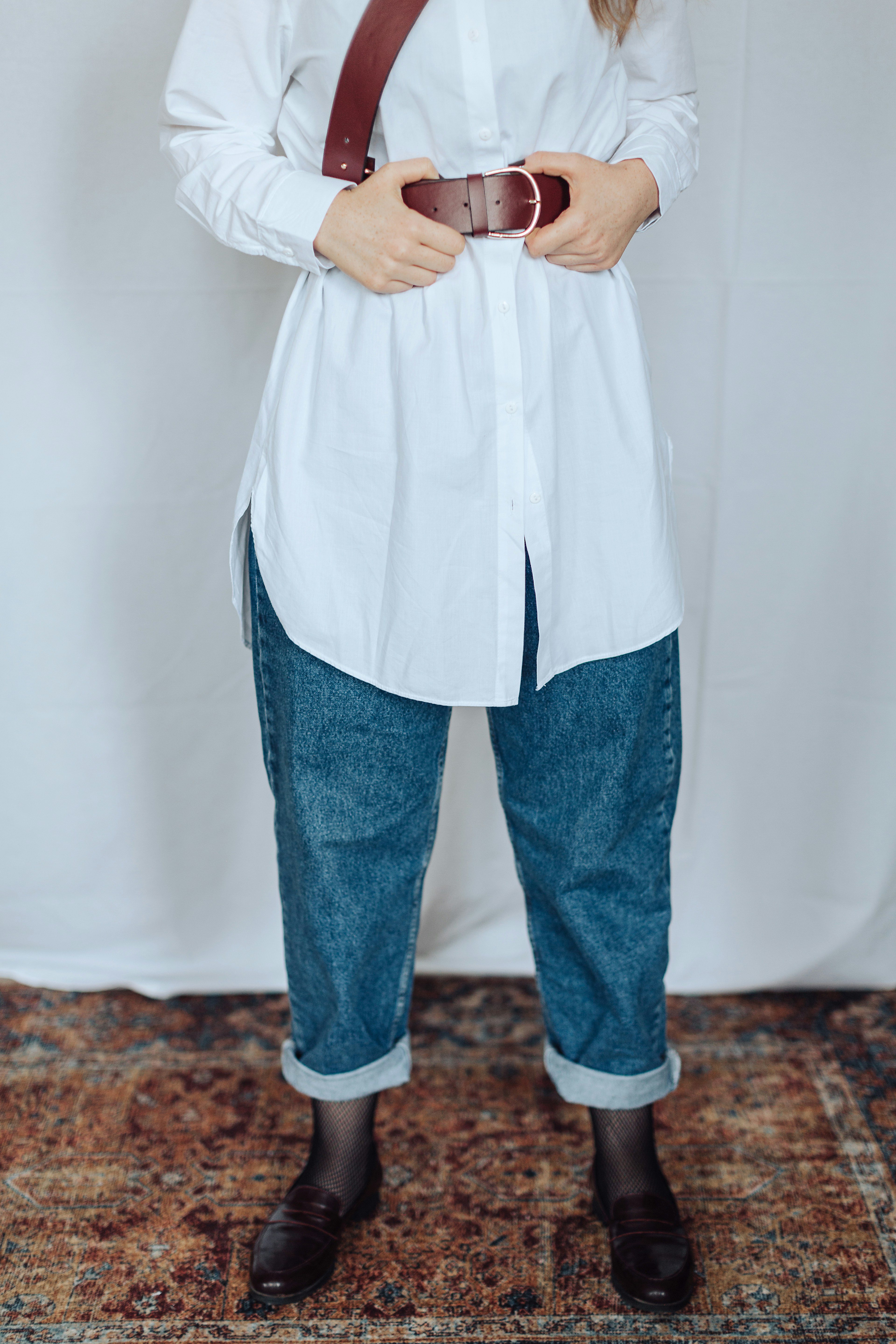 a woman wearing a white shirt and blue jeans