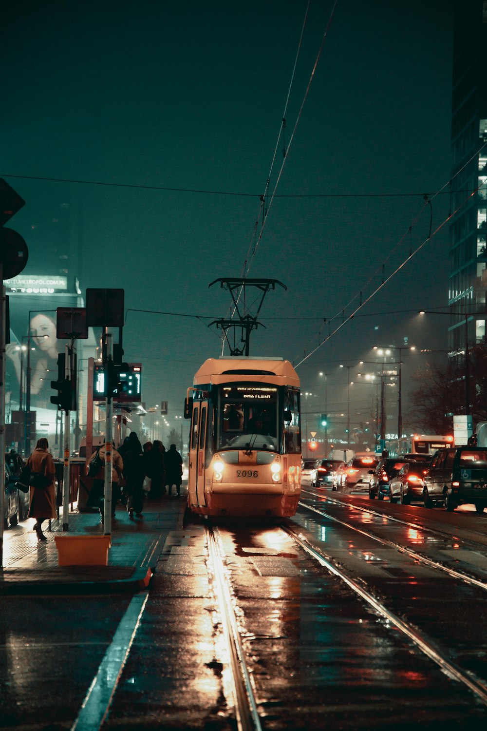 a city street filled with lots of traffic at night