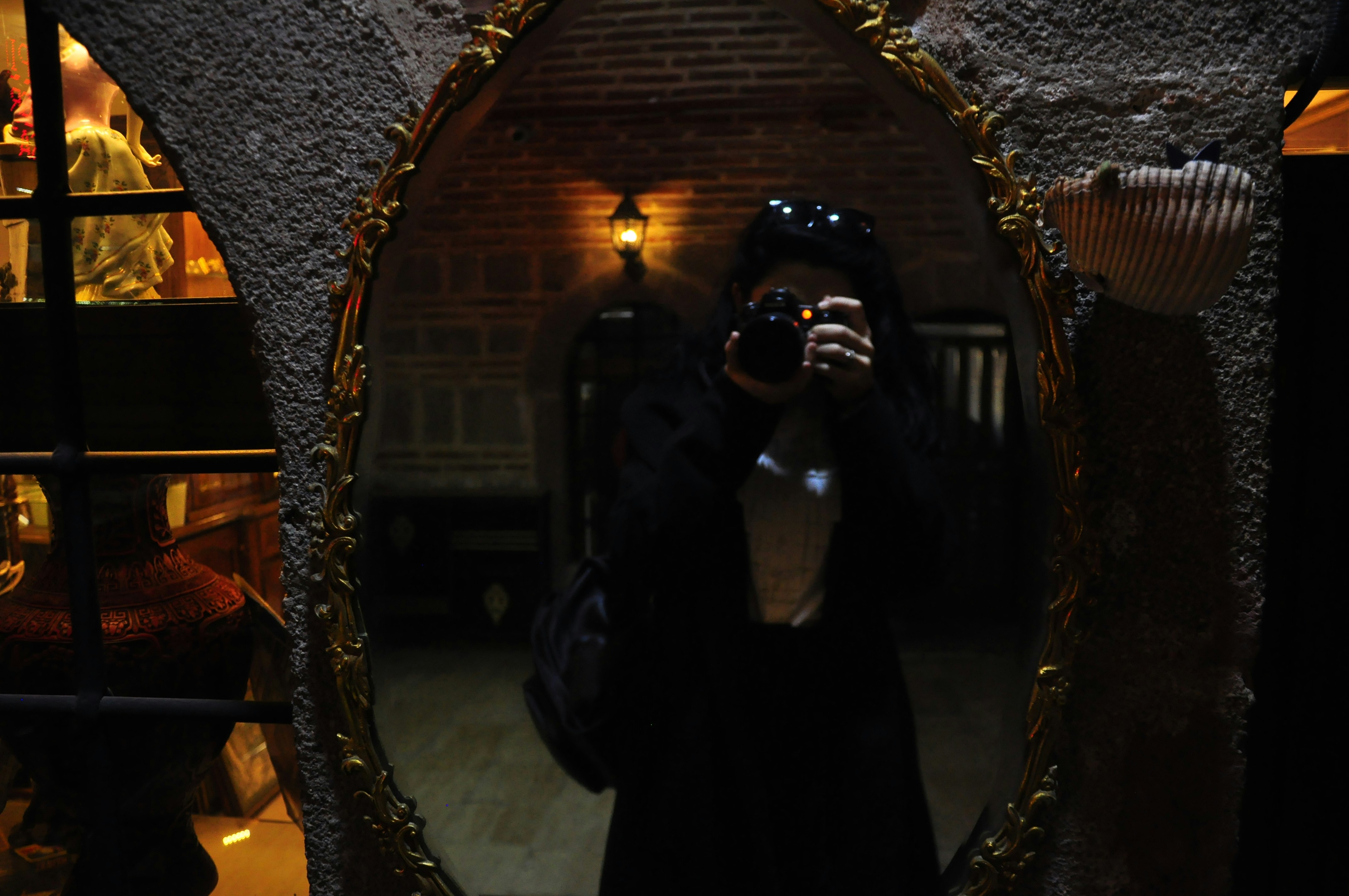 a photographer struggling with sand in the lens in sirte