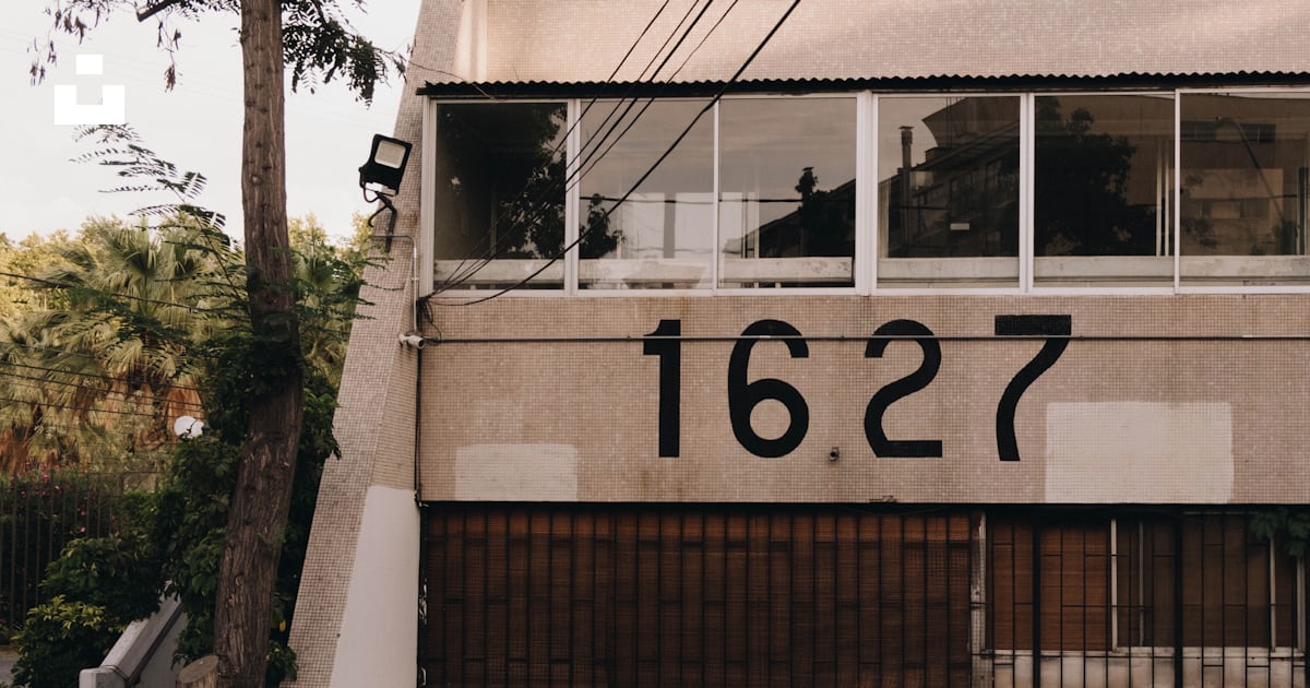 A building with a number on the side of it photo – Free Santiago Image ...