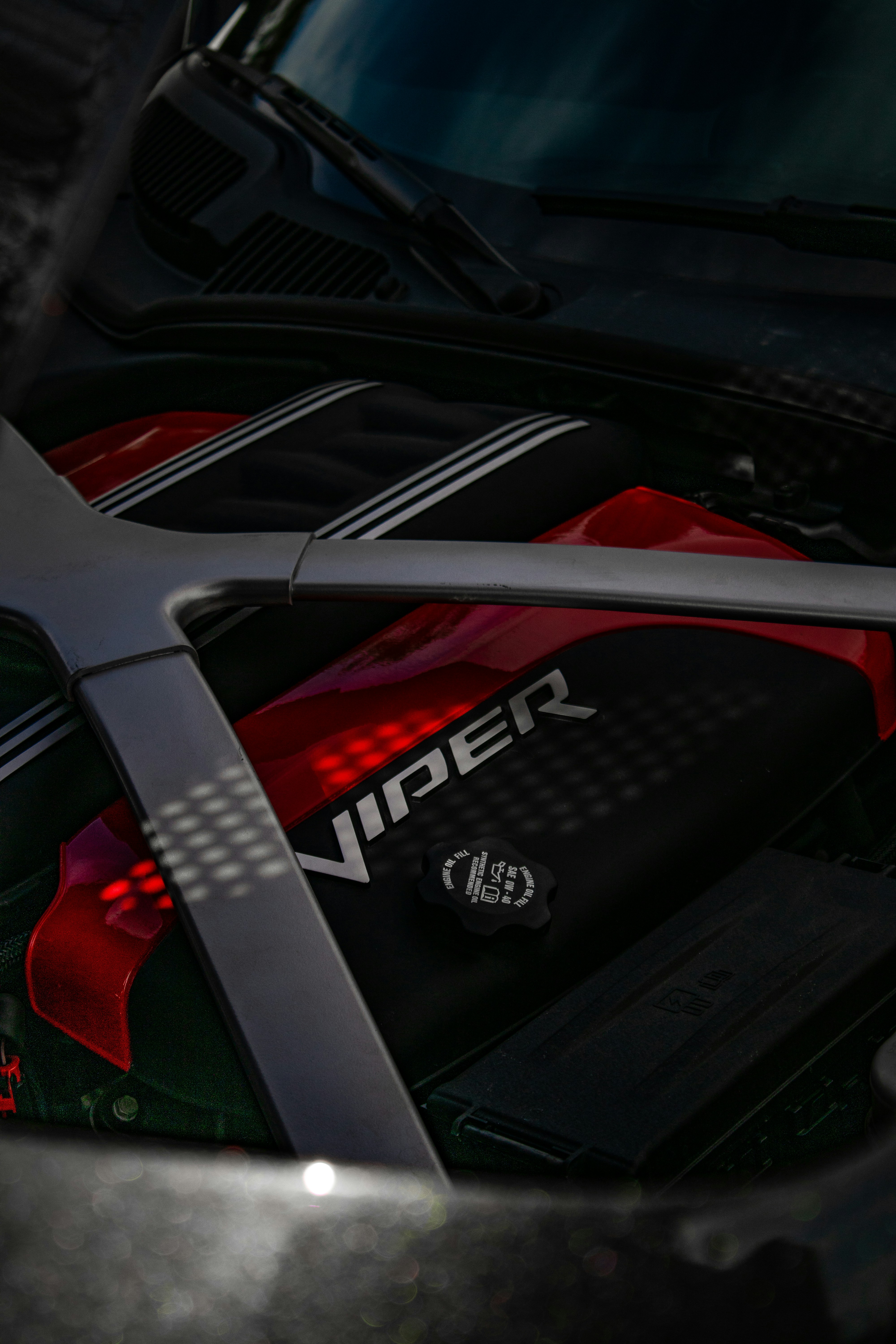Dodge Viper ACR track, V10 engine supercar, red sports car, racing car wing., ilustrasi artikel Unleash the Venom: Why the Dodge Viper ACR is the Ultimate V10 Icon 2