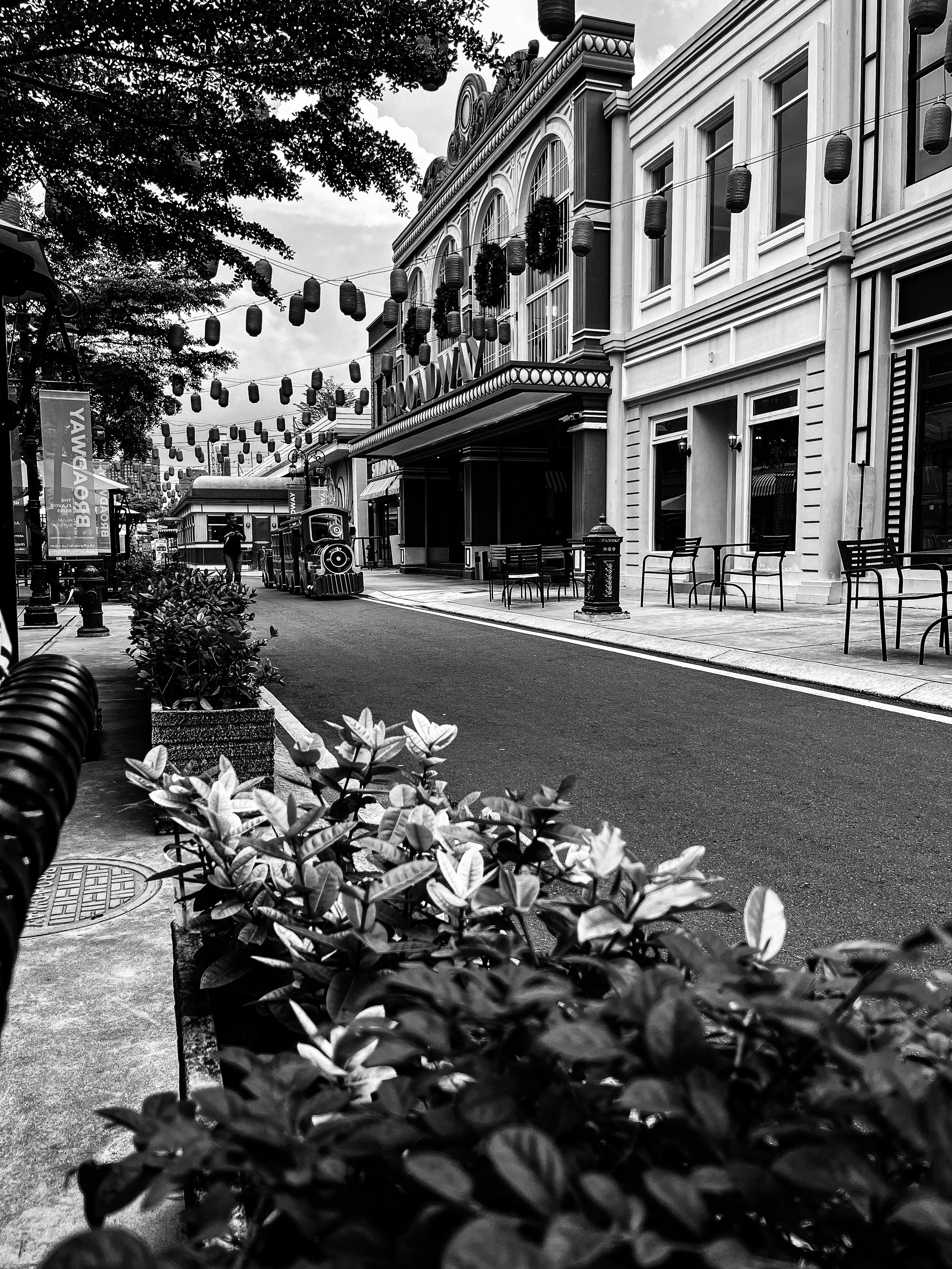 a black and white photo of a city street