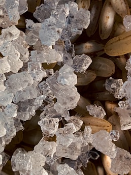 a bunch of ice crystals sitting on top of each other