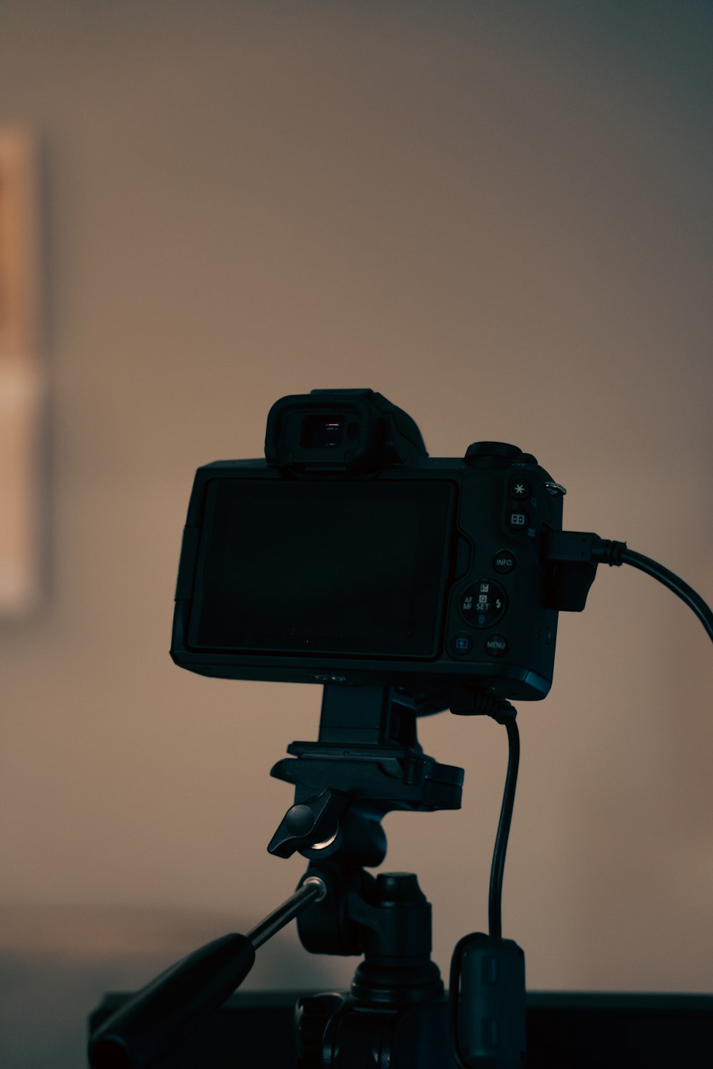 a video camera sitting on top of a tripod