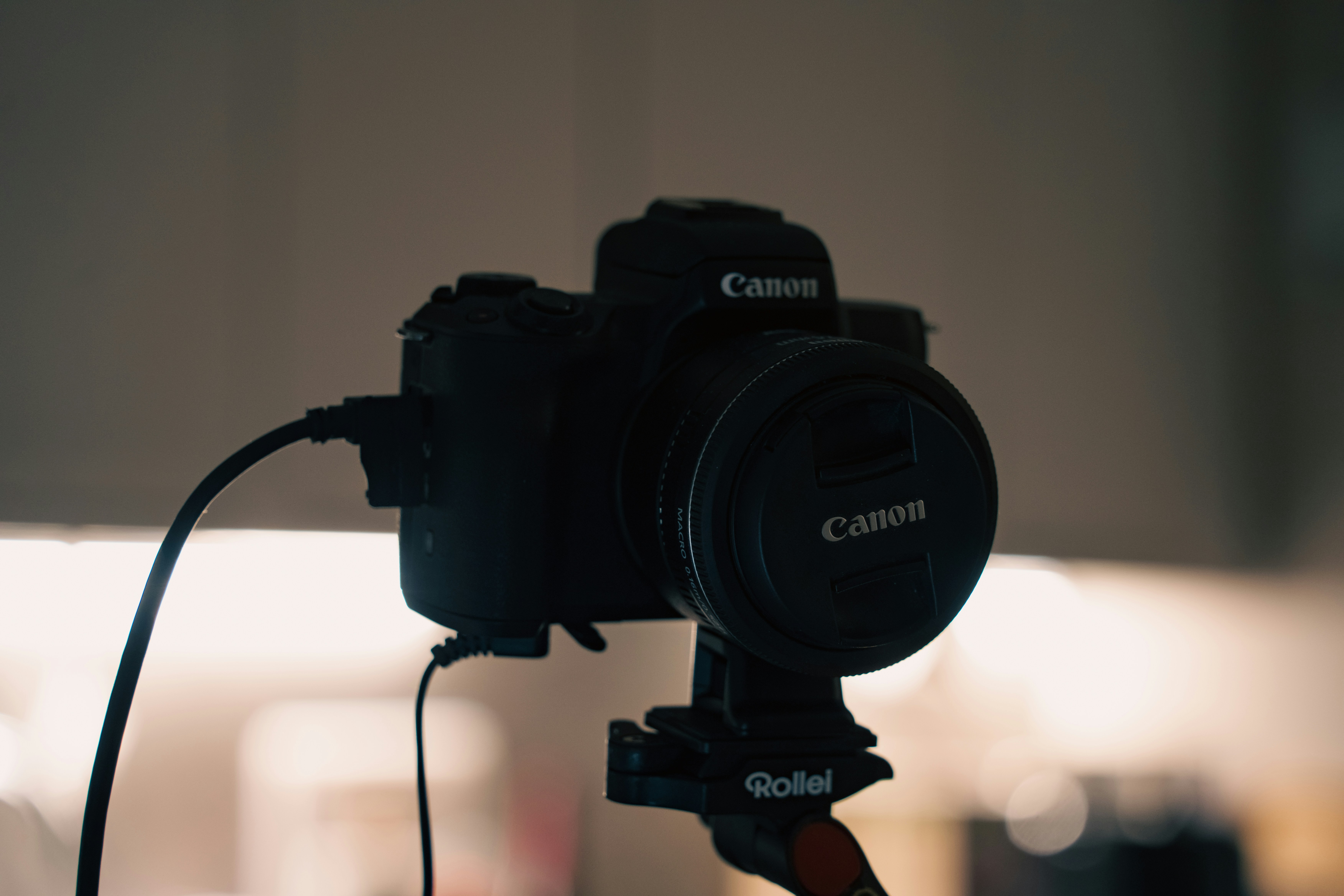 a camera attached to a tripod in a room