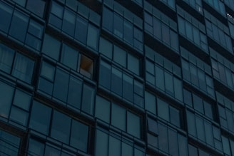 An energy-efficient home with glassgrid windows highlighting thermal efficiency.